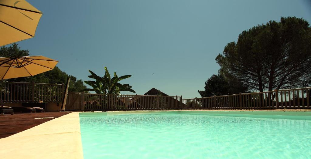 ויטראק Hotel Le Clos Roussillon Pres De Sarlat מראה חיצוני תמונה