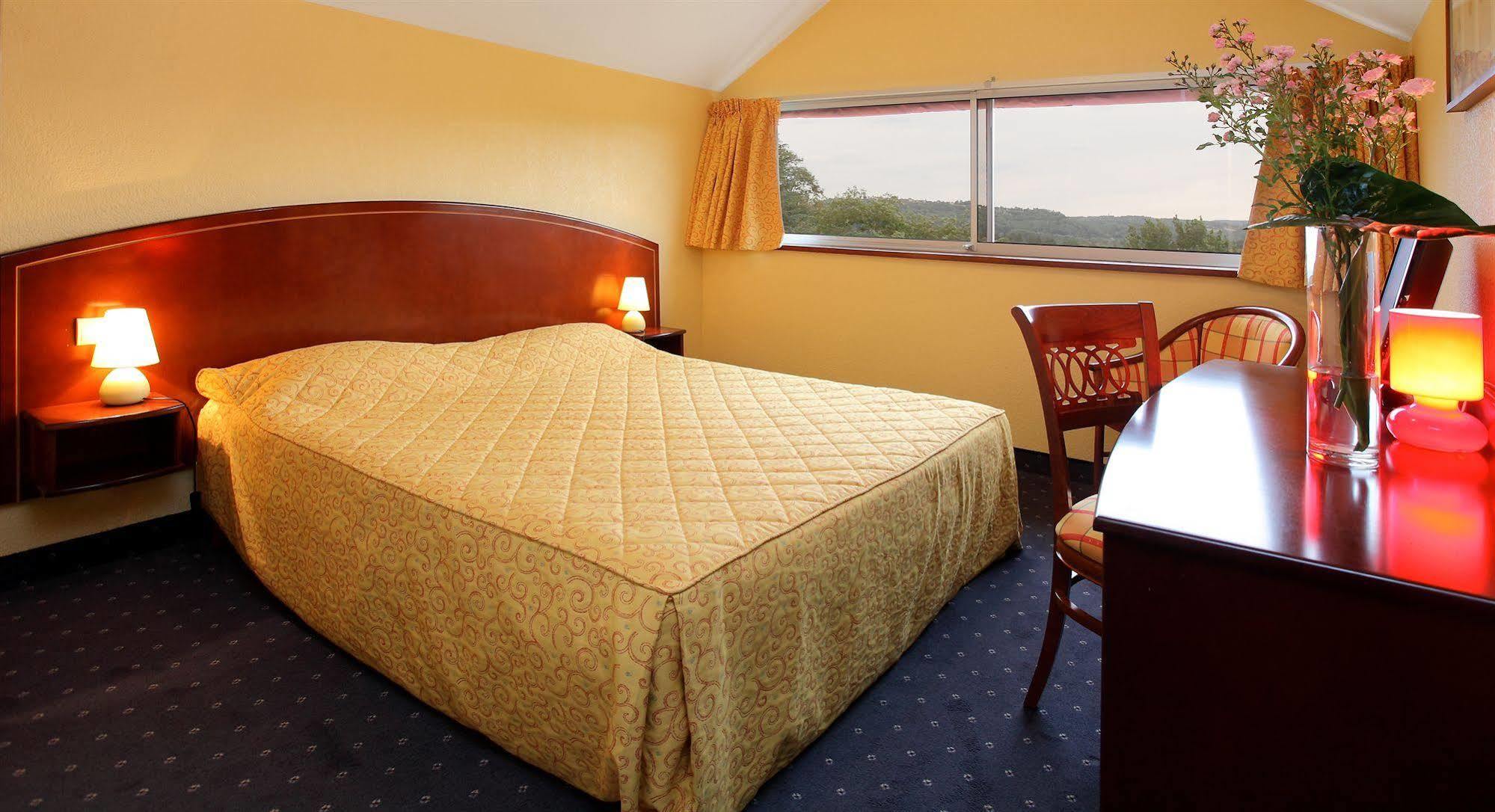 ויטראק Hotel Le Clos Roussillon Pres De Sarlat מראה חיצוני תמונה